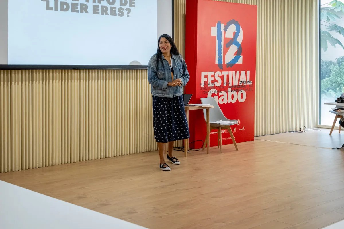 FestivalGabo's tweet photo. ✨ ¿Cómo se transforma una redacción desde el liderazgo?

En el taller 'Innovar para informar' del #FestivalGabo2025, exploramos junto a @charohenriquez nuevas formas de dirigir equipos, cuidar a los periodistas y reinventar el oficio desde la colaboración y la empatía. 💬🗞️

Descubre más aquí: https://t.co/emplW8ZUbf