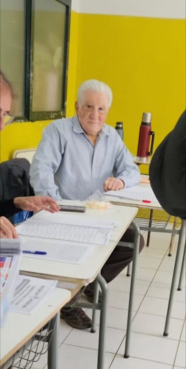 #Lesa

A Héctor Mangudo lo absolvieron el viernes en el juicio de La Huerta y hoy está de fiscal de mesa de La Libertad Avanza (LLA) en Tandil.