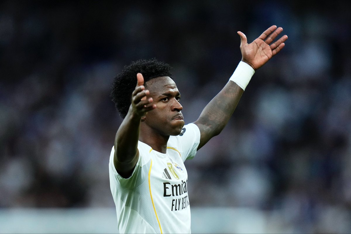 Ya está bien de faltar sistemáticamente el respeto a la estrella del equipo, al que ha tirado tantas veces del carro, a uno de los líderes más longevos y naturales del equipo...

sustituido día sí, y día también. Hoy explotó definitivamente. Reacción completamente legítima