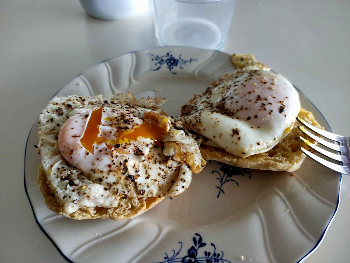 homevsfastfood's tweet image. [Homemade] Fried eggs from my chickens on homemade buttered bread
👉 homecookingvsfastfood.com
#HomemadeFriedEggs #FreshEggs #FarmToTable #HomemadeBread #BreakfastBliss #homecooking #food #recipes #foodpic #foodie #foodlover #cooking #hungry #goodfood #homecookingvsfastfood