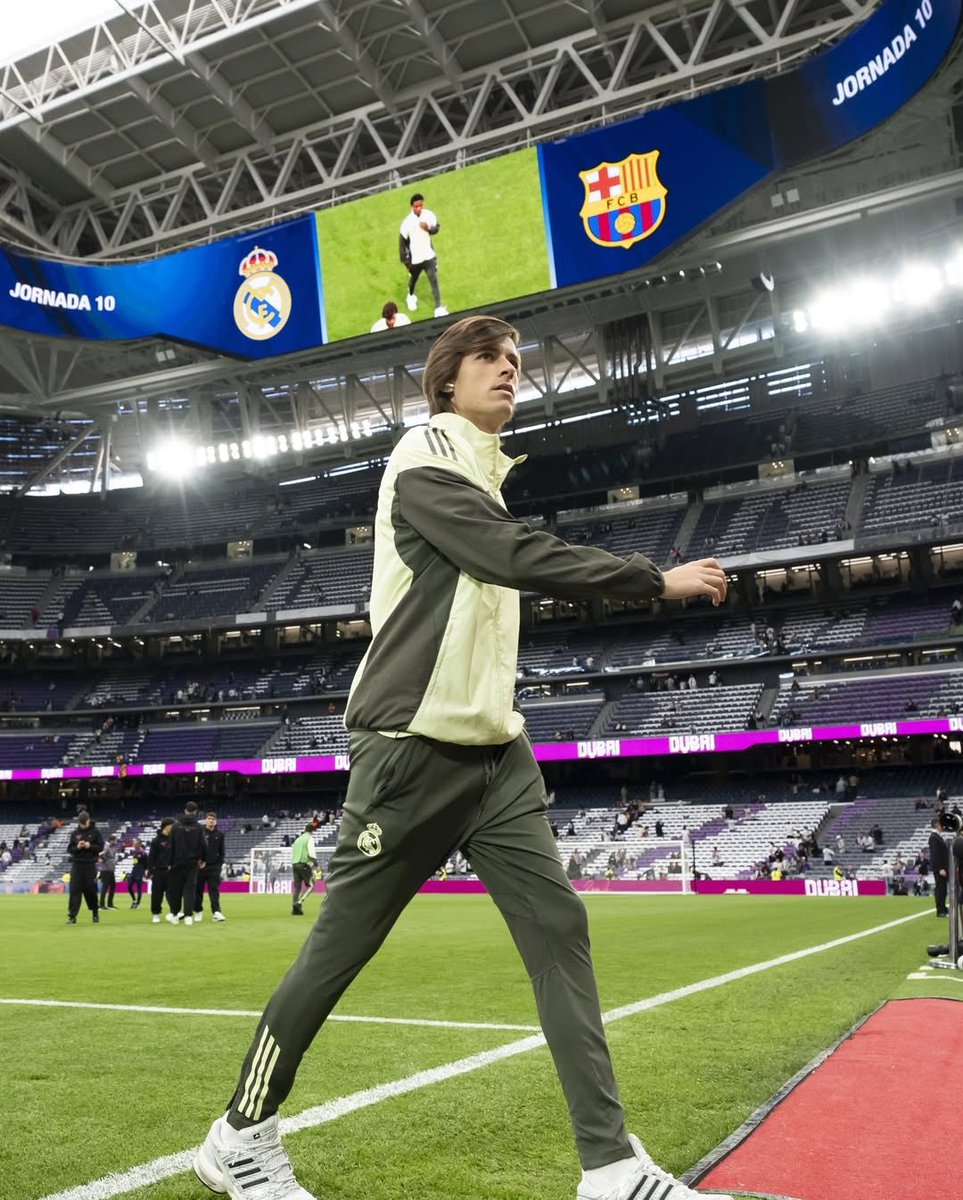 عااااااااججل🚨🚨🚨🚨
القت الشرطة القبض علي الفارو كاريراس بسبب احتجاز لامين يامال في جيبه!!!!