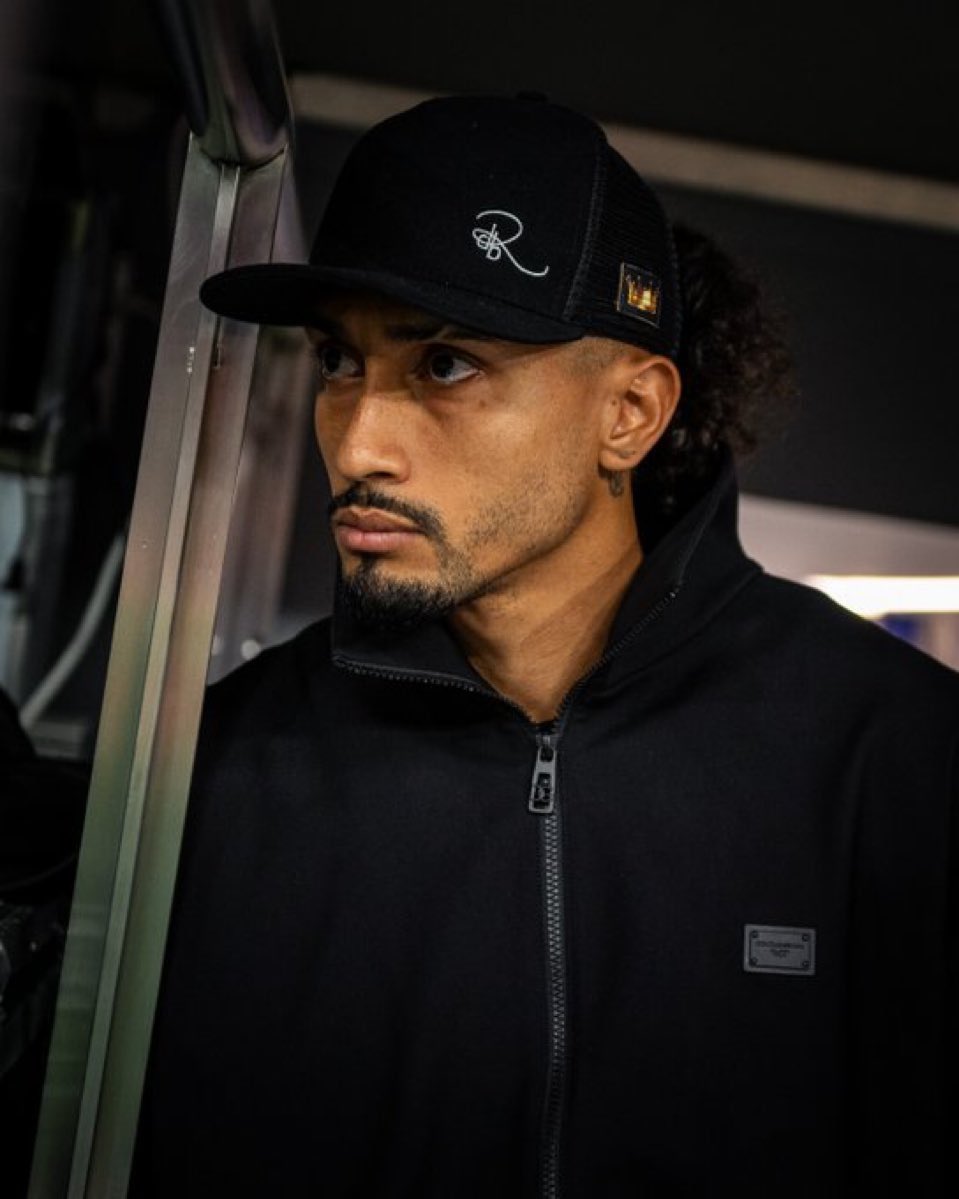 IPlayAwayI's tweet photo. في الليلة الظلماء يُفتقدُ البدرُ

مبروك لجمهور مدريد وهاردلك لبرشلونه ❤️💙

القادم اجمل باذن الله https://t.co/ONZpZ0iWdg