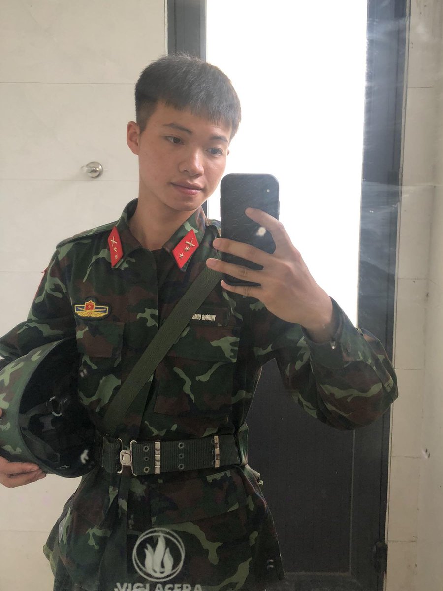 Chú bộ đội đẹp trai quá