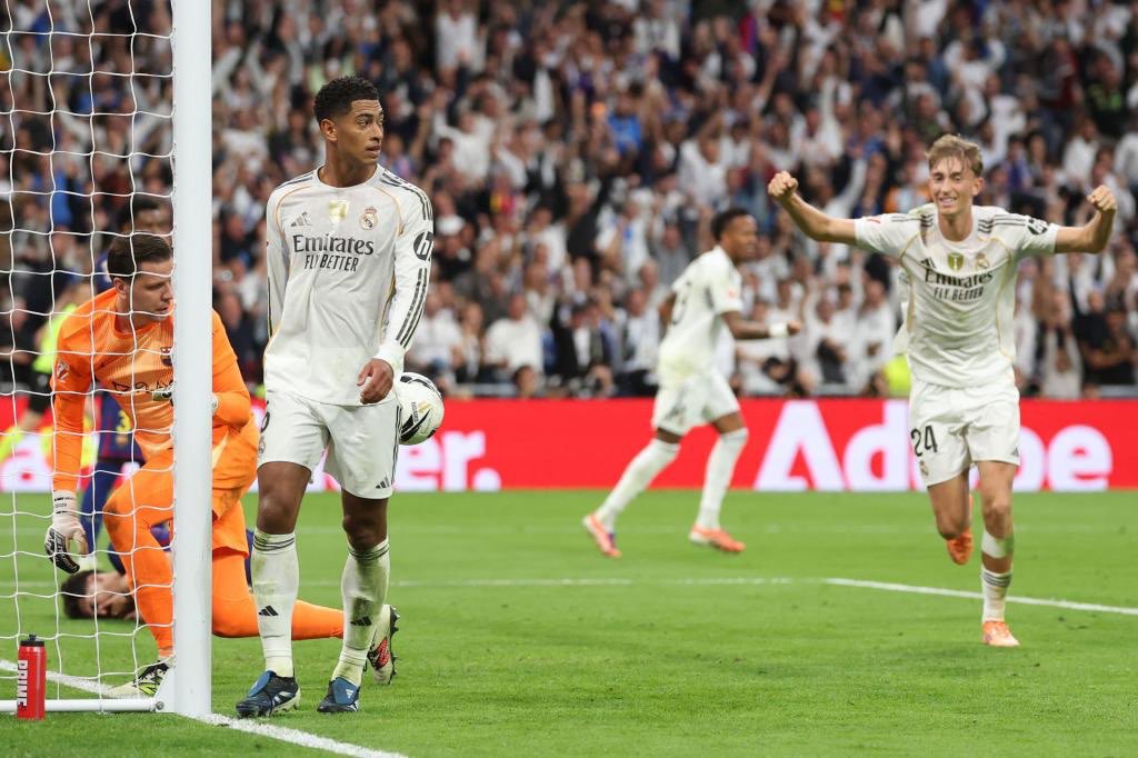 🚨🚨🚨🚨 تــــاريـخــي وللـتاريـــخ 🚨🚨🚨🚨

تاريخ مواجهات ريال مدريد ضد برشلونة! 🥶🔥

⚪️ 106 فوز لـ ريال مدريد
🔴 104 فوز لـ برشلونة 
🤝 52 مباراة تعادل

⚪️ 442 هدف سجل ريال مدريد 
🔴 436 هدف سجل برشلونة

[المباريات الرسمية فقط]