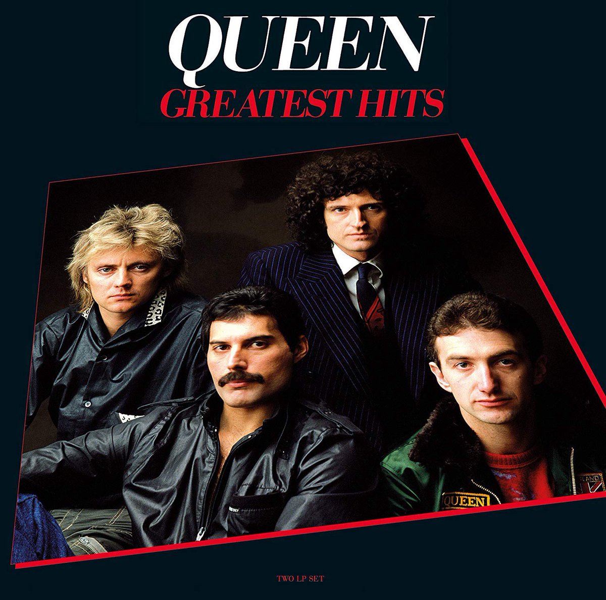 pillolerock's tweet image. il 26 Ottobre 1981 i Queen
pubblicano “Greatest Hits”,
una compilation di brani pubblicati
dalla band dal 1974 al 1981.
L’album diventerà il disco più venduto
di sempre nella storia del Regno Unito,
con oltre 7 milioni di copie vendute
(circa 30 in tutto il mondo), risultando…