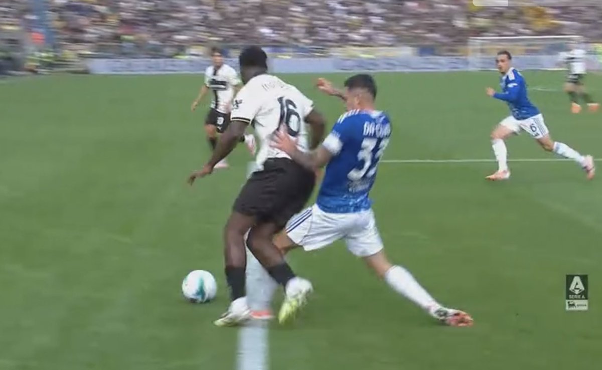 Mi raccomando <a href="/SkySport/">skysport</a> stasera al Club di #Caressa gli episodi da mostrare non sono solo quelli di #NapoliInter 
Ricordate anche il #Var di #Parma