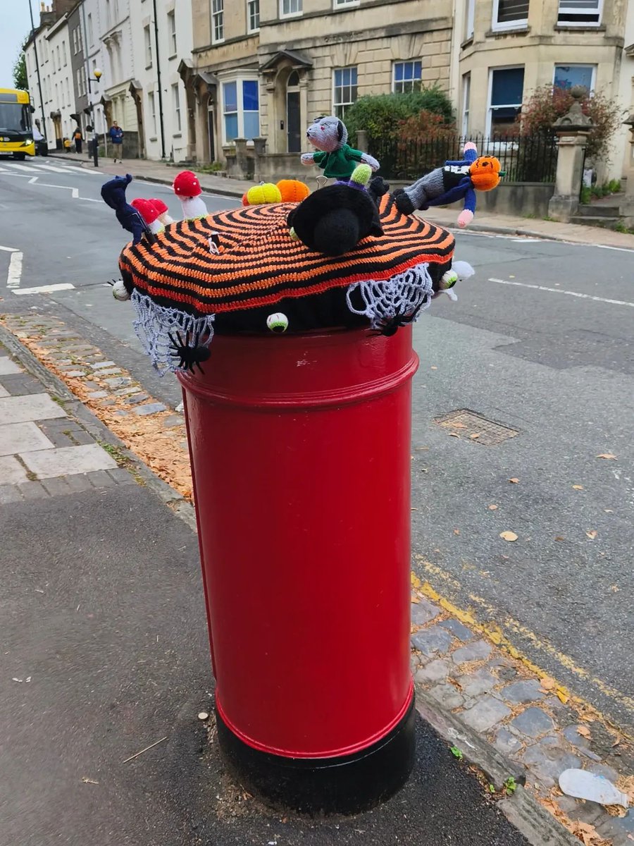 An awesome Halloween postbox topper I spotted near my home, a day late for #postboxsaturday Love the googly eyes! #Halloween #postbox #postboxtopper #Bristol 
<a href="/letterappsoc/">Handwritten Letter</a>