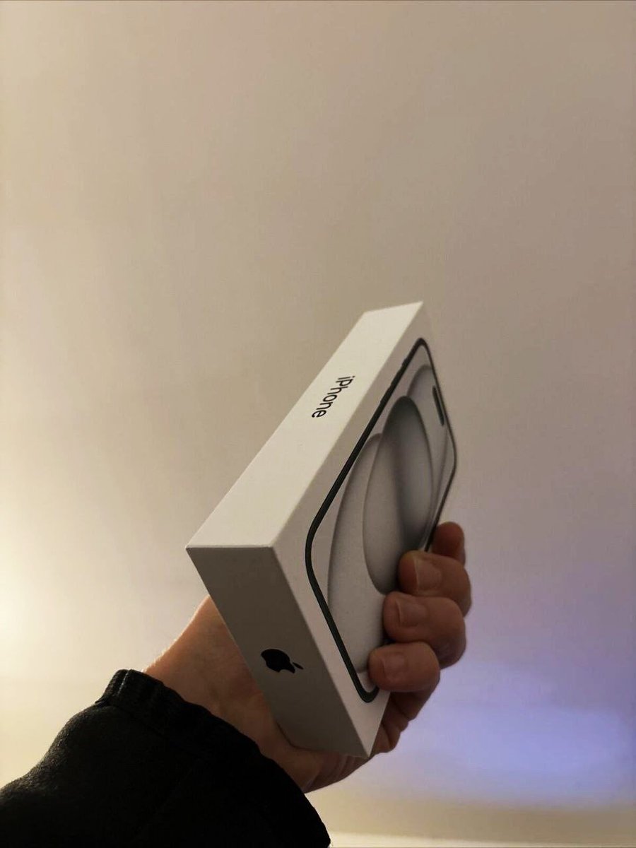 Iunatico_feliz's tweet image. Give away image iphone 15 64gb, sayang dari pada gakepake. 
Syaratnya cuma follow Instagram aku sama rt&amp;amp;like  aja, w umumin besok lusa. 
Semoga menang!