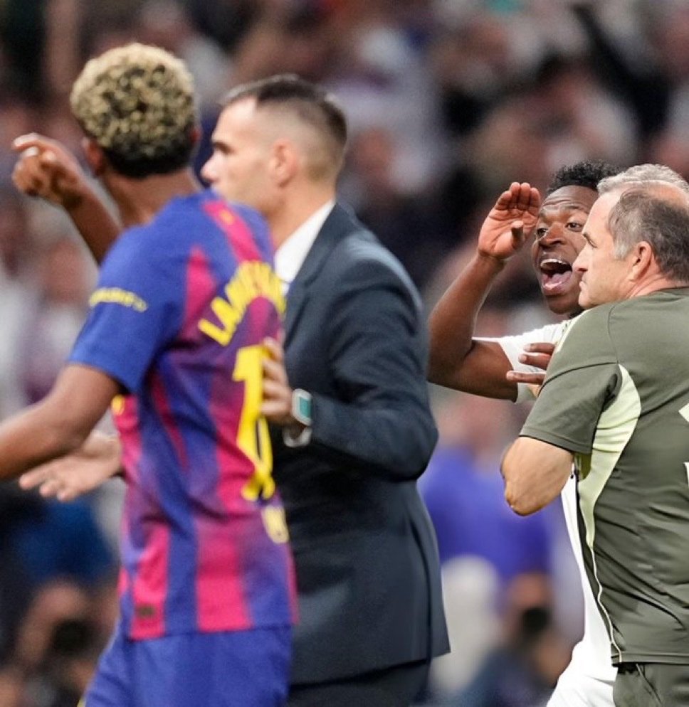 TouchlineX's tweet photo. More drama occurred after the FT whistle than during the match. 🤯 https://t.co/SNEy60e188