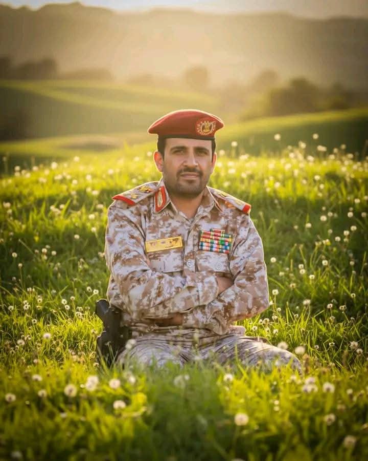 إلى رحابِ الخلود تمضي يا أيقونةَ العزِّ والإباء، تمضي وعبيرُ بطولاتك يملأُ الأرضَ والمدى…
رحلتَ جسداً، وبقيتَ روحاً تُلهِمُ الأحرارَ وتُوقِدُ في دروبهم جذوةَ الثبات والنور.
سلامٌ عليك يا من سكنتَ في ضميرِ الأمة، ويا من كتبتَ اسمك بمدادِ
 الشهاد ة والخلود.