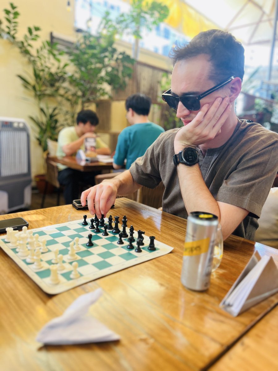 Brains at work, drinks on the side. ♟️🍹

<a href="/Tunde_OD/">Tunde Onakoya</a> <a href="/FIDE_chess/">International Chess Federation</a> <a href="/FIDEschoolChess/">FIDE Chess in Education</a> <a href="/MaziTunde/">tundeednut</a> 
#Chess