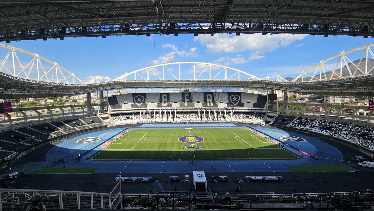 Boa tarde! Estamos no Nilton Santos para acompanhar a partida entre Botafogo e Santos, pela 30ª rodada do Campeonato Brasileiro! A bola rola às 16h! <a href="/trivela/">Trivela</a>