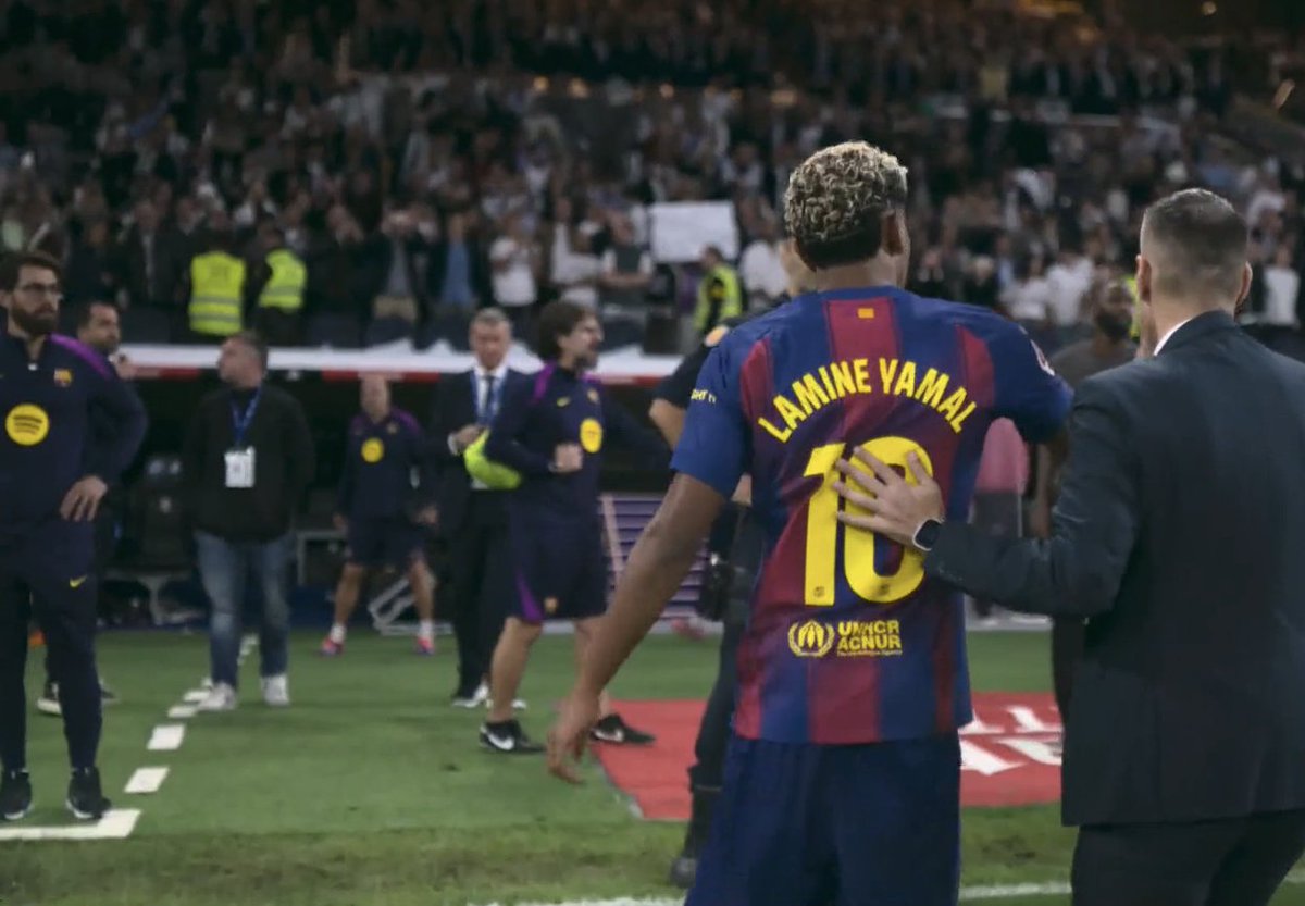 🇪🇸 Qué fútbol se nos está quedando. Niños millonarios, prepotentes y engreídos como 'referentes' de nuevas generaciones. Equipos contratando árbitros. Un presidente que se lleva LaLiga a EEUU. Clubes maltratando al aficionado con precios abusivos. Marca España.