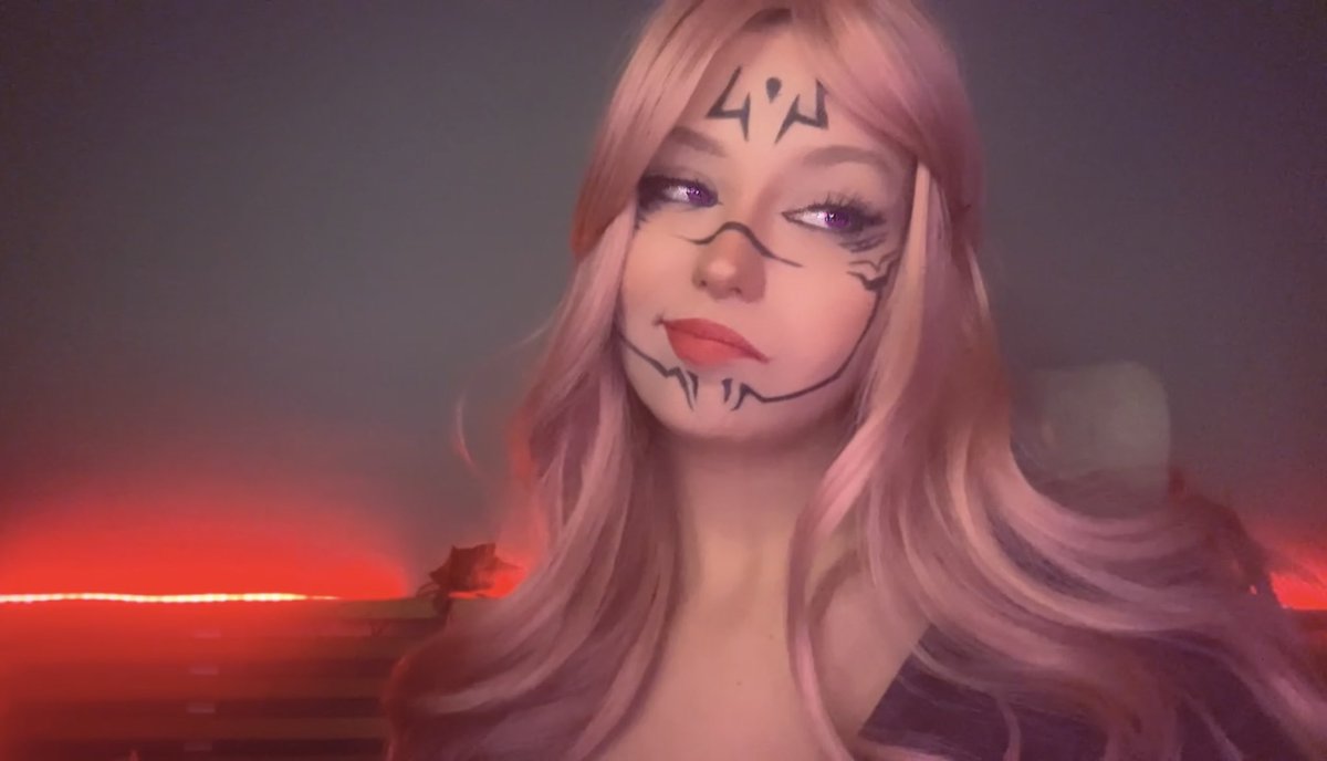 Soofels_'s tweet photo. Ok so I tried a little something 🤭 any tips and tricks for my beginner cosplay ass? 😅 https://t.co/JNgL2CZQgd