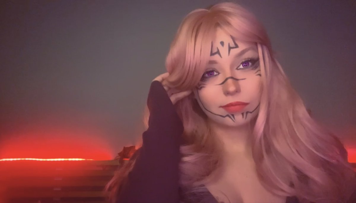 Soofels_'s tweet photo. Ok so I tried a little something 🤭 any tips and tricks for my beginner cosplay ass? 😅 https://t.co/JNgL2CZQgd