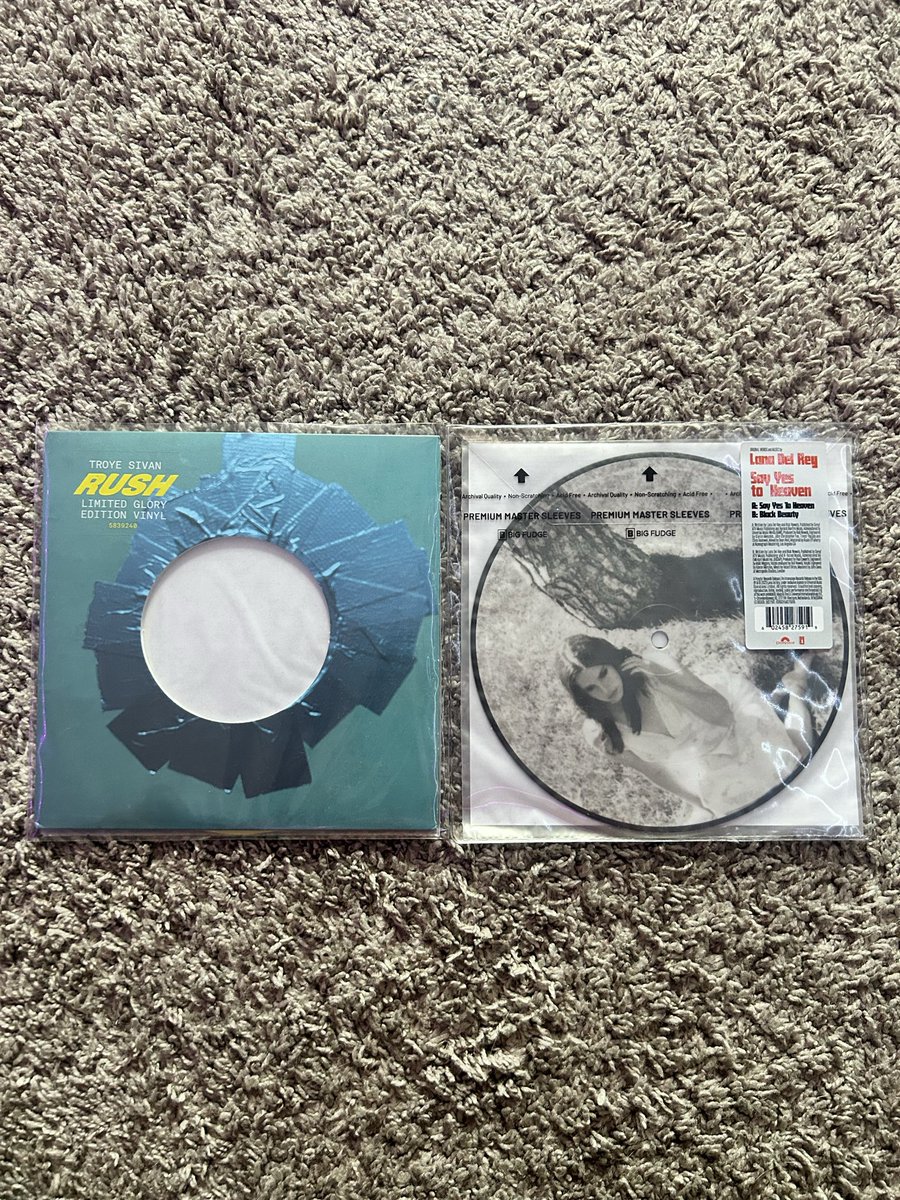jackson_actii's tweet photo. selling everything pictured! comment if you want more info about the variant/pricing :)

the last photo has free pressings when you buy 3+! shipping is $6 flat https://t.co/ali1ZL2wIC