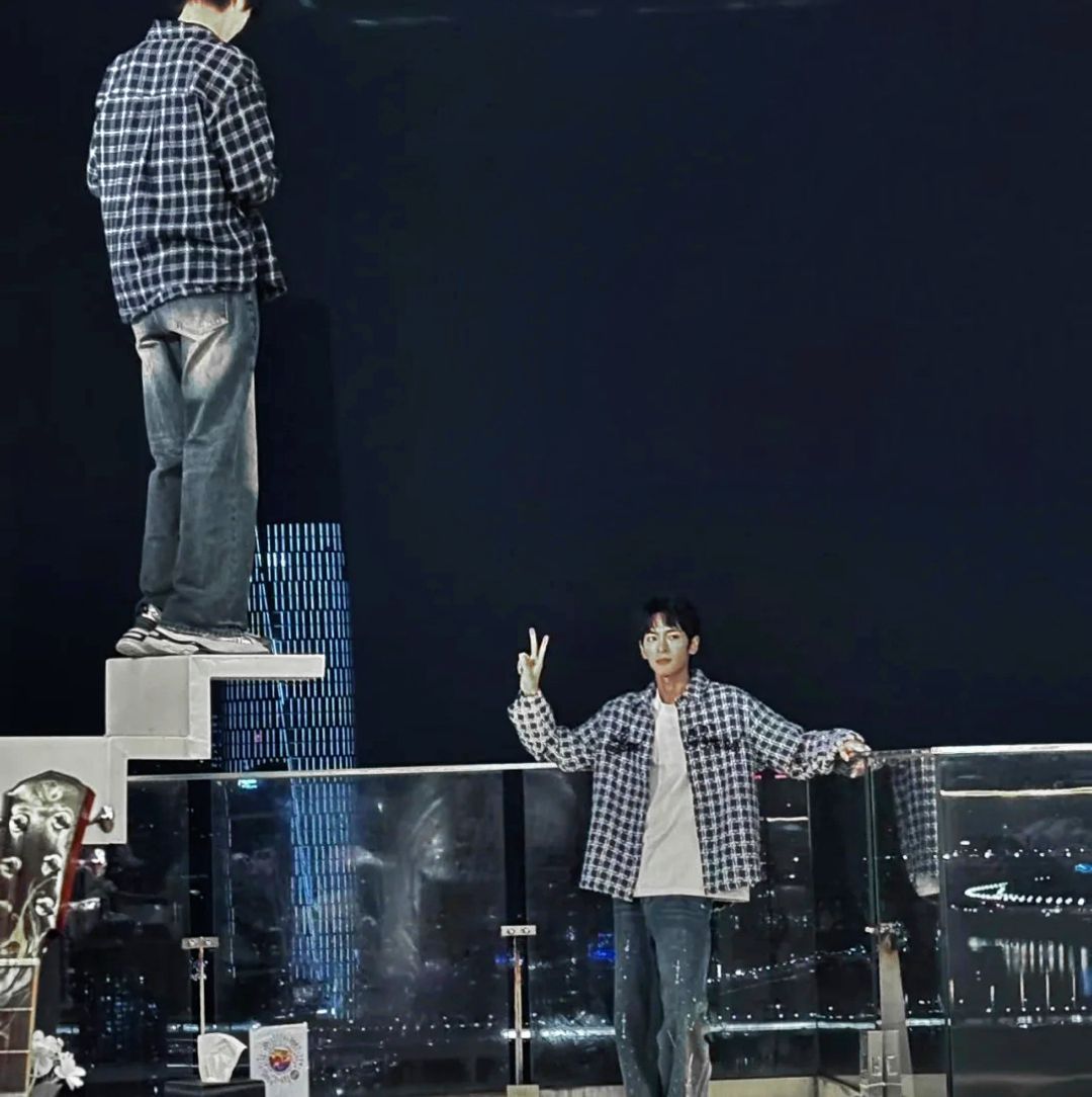 meihanxues's tweet photo. if your man doesn't ascend into space while taking your pics is he even the one https://t.co/wjlaI6Svbi
