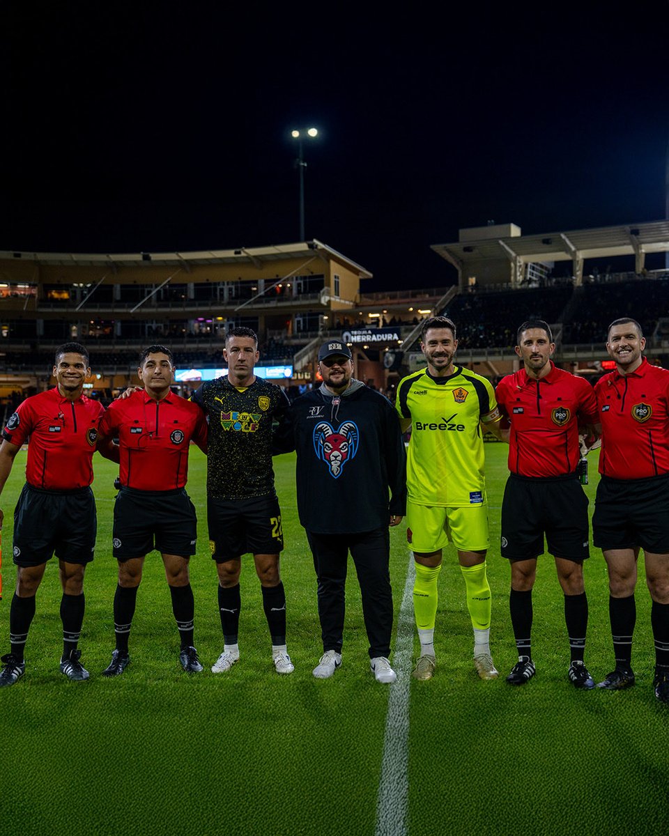 Goatheads and United 🤝

<a href="/NMGoatheads/">New Mexico Goatheads</a> General Manager Jared Johnson took care of the pregame coinflip Friday night 🪙 Pleasure having you! #SomosUnidos