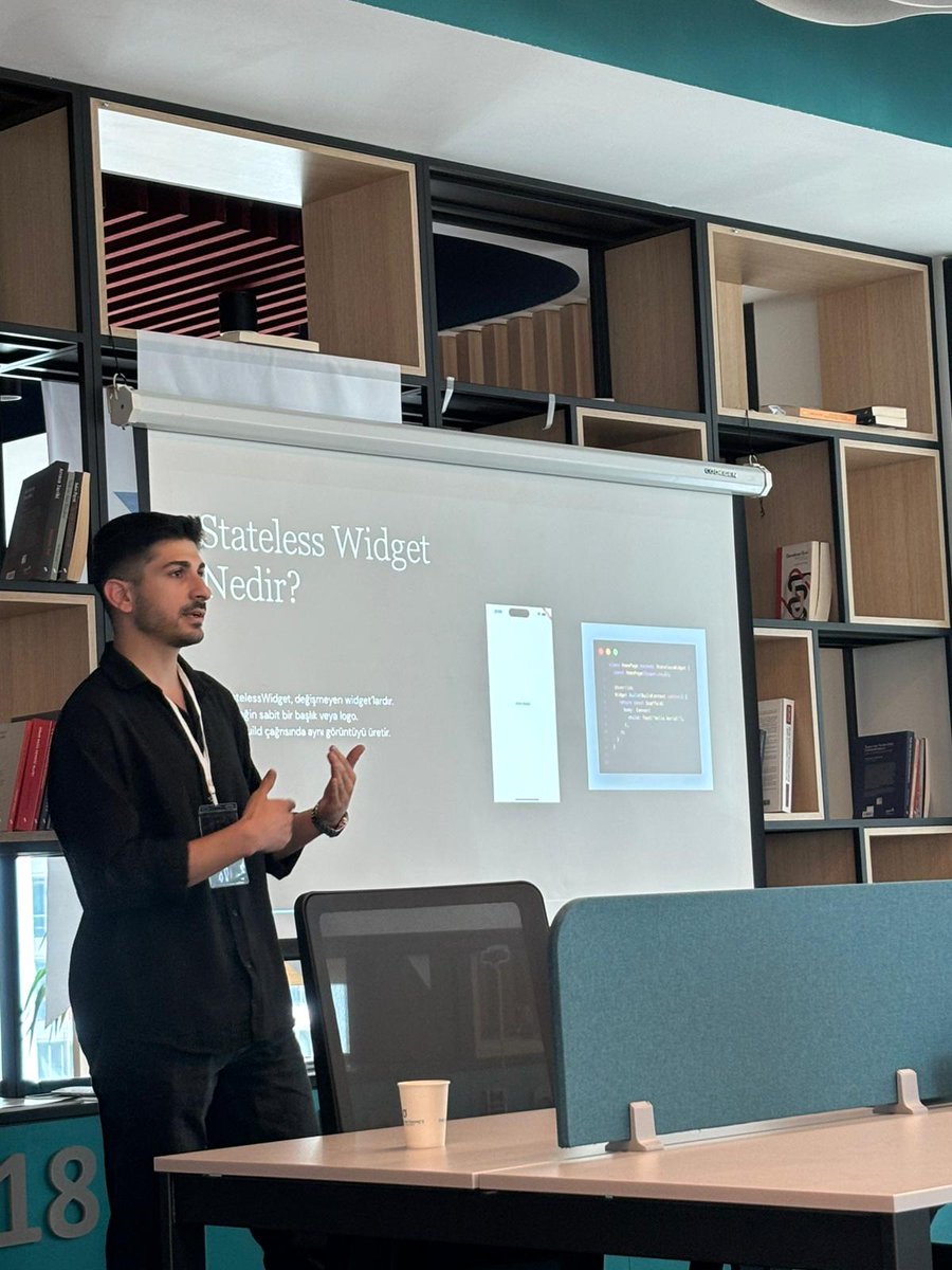 flutterankara's tweet image. 18 Ekim Cumartesi günü Flutter Türkiye, Dev Codex ile, THK & Orion Tekmer iş birliğiyle gerçekleştirdiğimiz Flutter Up etkinliğimizde Mehmet Afif Arsay “Flutter’da State Yönetimi” sunumuyla bizlerleydi. Kendisine  ve etkinliğimizde yer alan herkese teşekkür ederiz 💙
#flutter