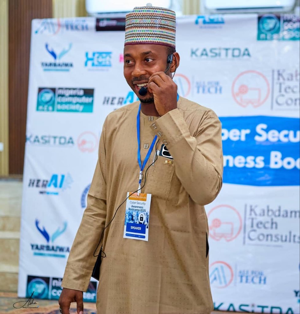 Tech_Guy00's tweet image. Congratulations 🥂 Engr. Naja&apos;atu Kabir Mustapha  for this remarkable achievement cyber boothcamp for young secondary students  indeed Our young Techies are Getting there