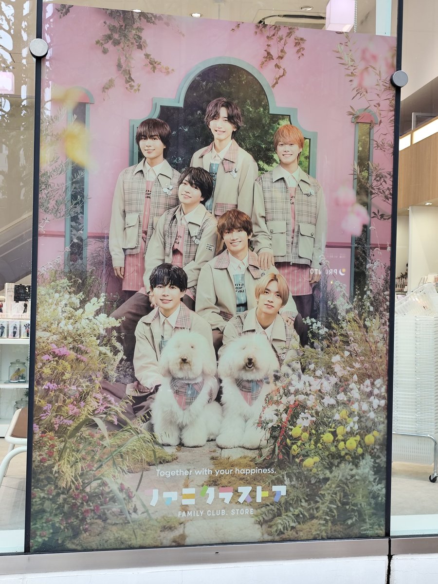 gurahamu30's tweet image. 1年振りにファミクラストアへ💚
アンバサダーのパネル撮れて良かった🥰