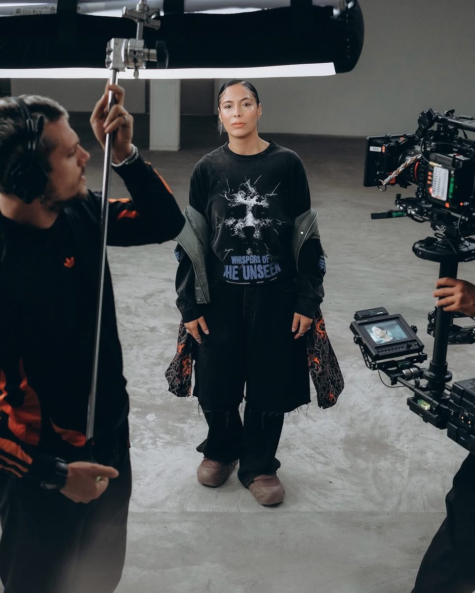 mediaoneuniv's tweet image. Derrière la caméra, la magie opère.
Les coulisses du tournage avec Zaho et Zahera.

#AmourPropre #BehindTheScenes #StudioVibes #ArtEnMouvement