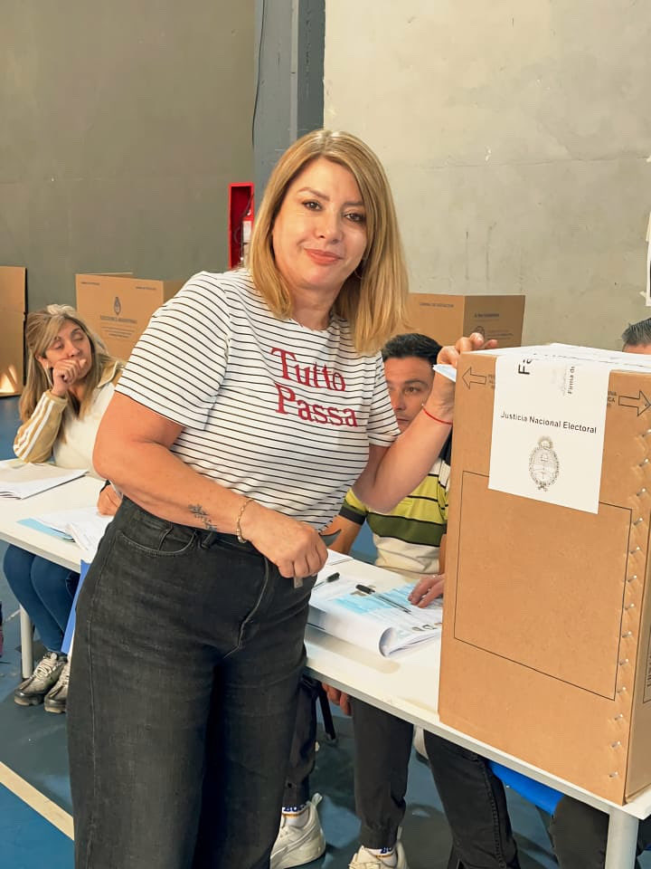 Feliz por tener una vez más, la libertad de elegir.
Una libertad que sí vale la pena tener y sostener. Una libertad que hace bien y que no daña.

El camino de esta libertad está pavimentado de la lucha de quienes nos precedieron en el camino.

Honremos su memoria y legado. Y