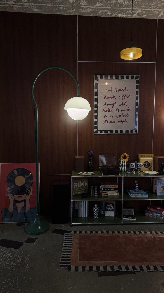 Haxi98_'s tweet image. قهوة اليوم والذبه المعتاده&quot;لا تعلمين ابوش&quot; 🤫 صراحه تقييمه 10/10 الطاولات متباعده والقهوه والحلى لذيذه مشكلته الوحيده الانتظار بس تحجزون افضل من ريكيو