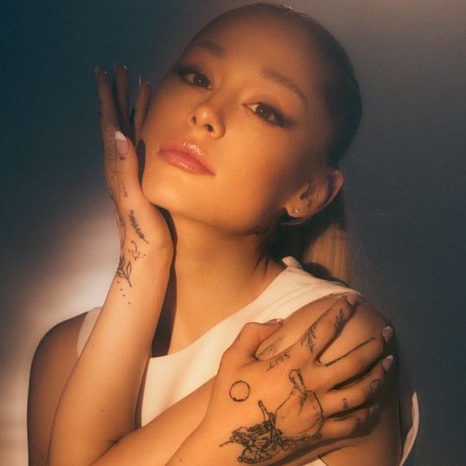 Taylor Swift EMPATA com Ariana Grande como as artistas femininas com mais músicas acima de 1 BILHÃO de streams no Spotify (21 cada).