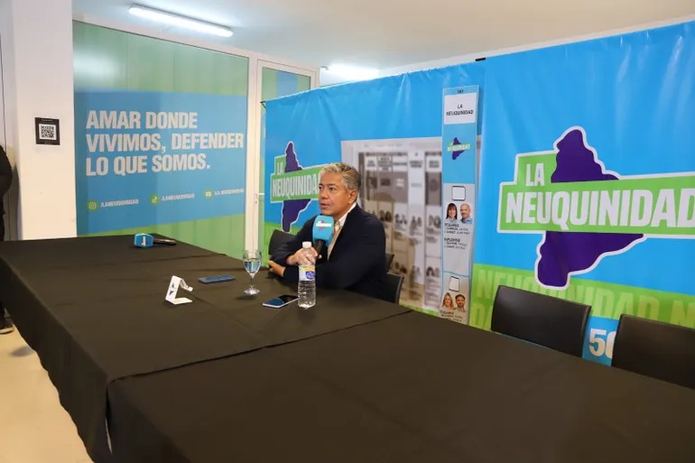 blancoandres_'s tweet photo. Privilegios de casta. Desesperado y confiado en la impunidad que le da el poder, @Rolo_Figueroa rompe  la veda. No sorprende. Así fue toda la campaña. https://t.co/bVyhWbkfqt