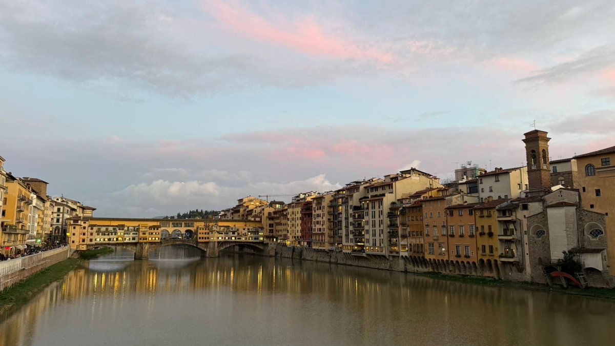 verdurefreddure's tweet image. Perché non condividere una foto stupenda che mi ha inviato il mio amico nonché vicino di casa che è in giro in Toscana ? #PonteVecchio #Firenze