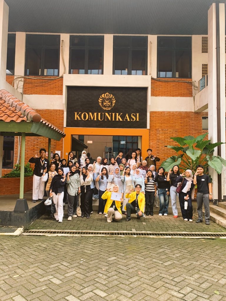 awrelkh's tweet image. see u fisipgo 25! kelompok 7 izin bubar 😭 ef i es i pe ef i es i pe fisip, gogo fisip go go go fisip goo goooo fisip‼️ #fisipgo2025 #fisipgo #fisipui #jingga