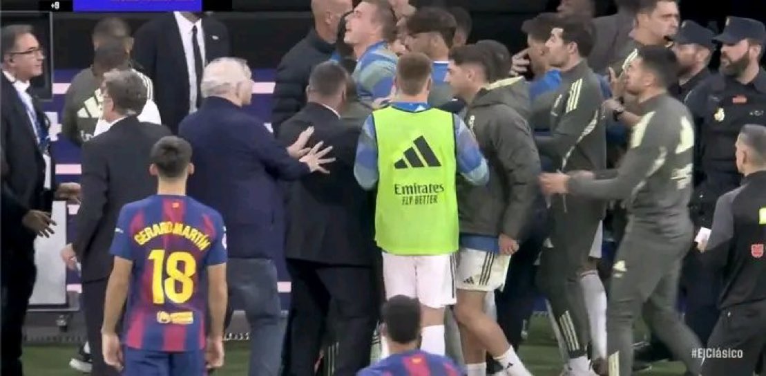 MadridXtra's tweet photo. 🚨 LUNIN: “SIT DOWN, SIT DOWN.” https://t.co/N4wkyANNbV