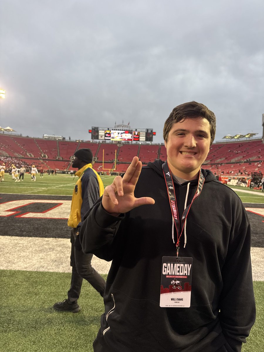 Thanks for the game day invite. <a href="/pete_nochta13/">Pete Nochta</a> had a great time, great win, L’s up <a href="/LouisvilleFB/">Louisville Football</a> <a href="/ULFBRecruiting/">Louisville FB Recruiting</a>