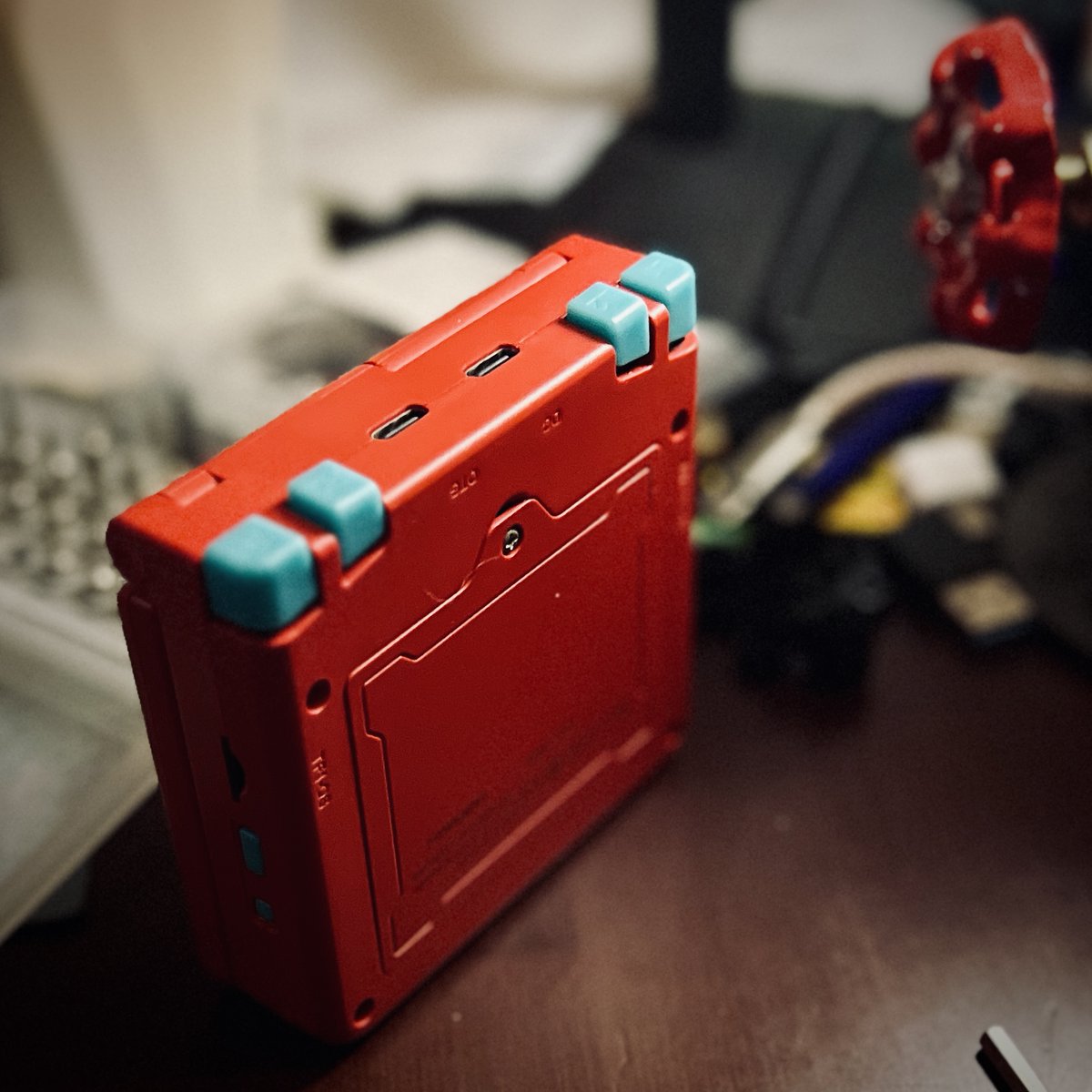0_game_it's tweet photo. Powkiddy V90S

variousさんのターコイズブルー　ボタンフルセット

イメージ通りの色で大満足✨
部屋の照明が暖色系なので渋みが増します☺️

ありがとうございました！✨ https://t.co/oEtF0fArnj
