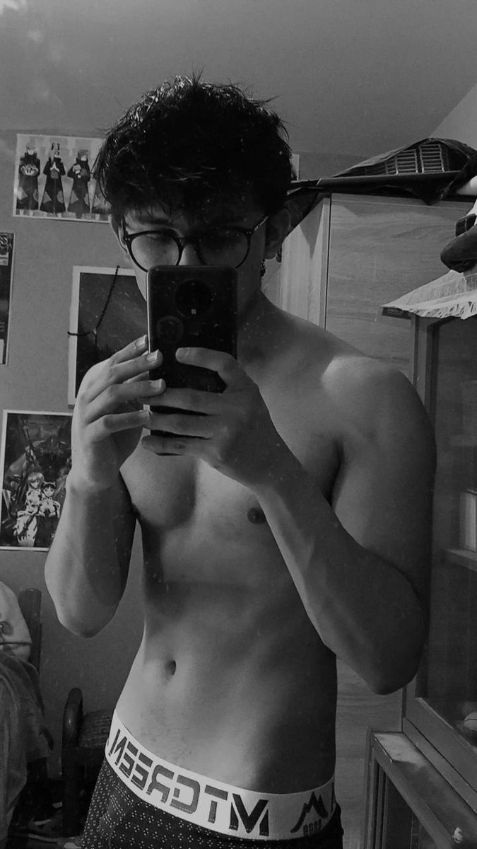 nsfwdaan's tweet photo. sleepless, shirtless, shameless, barely surviving arch school. https://t.co/w9C8Oq3ndh