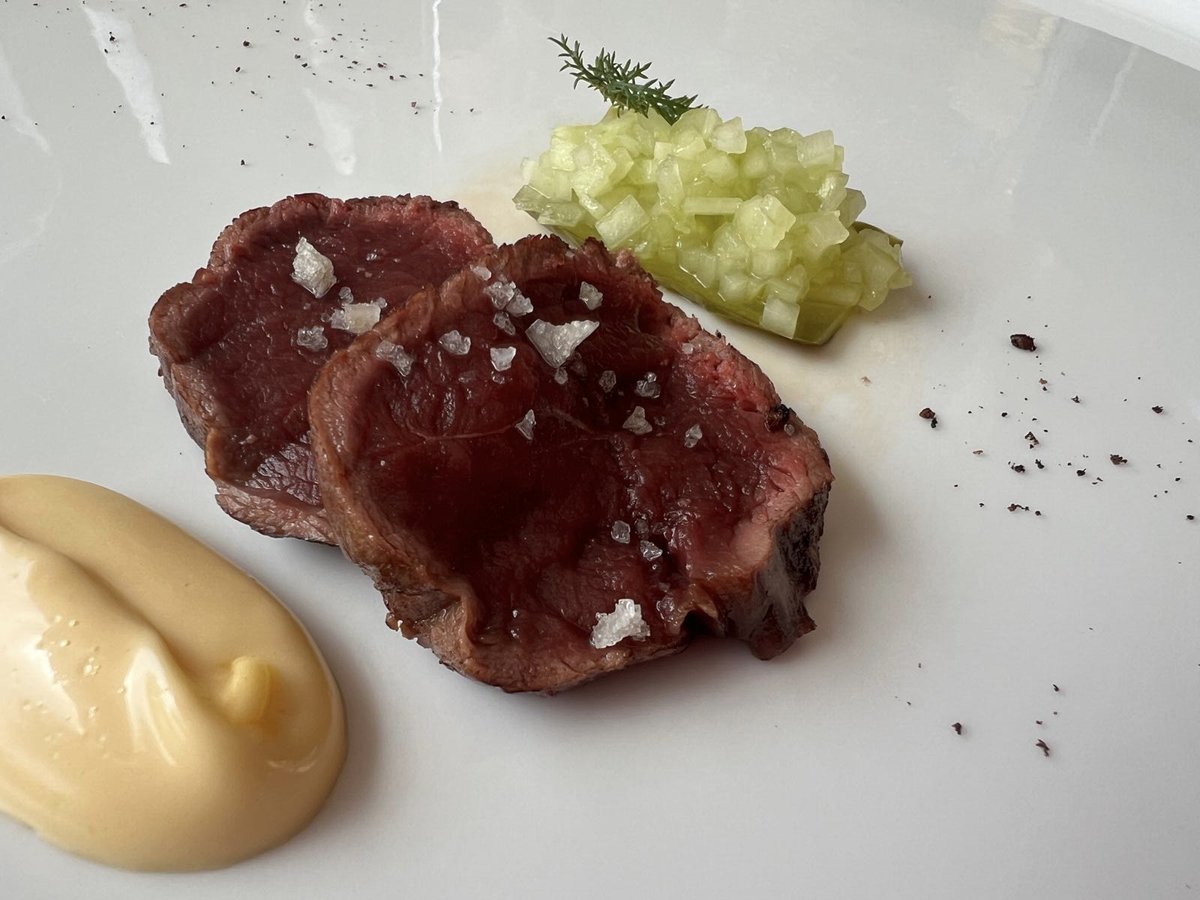 Restaurante Lera: cocina cinegética con mayúsculas. Luis Lera defiende con valentía los valores del mundo rural, una forma de vida que agoniza.
Escribe <a href="/JCCapel/">Jose Carlos Capel</a> 
f.mtr.cool/phsrgfqafv