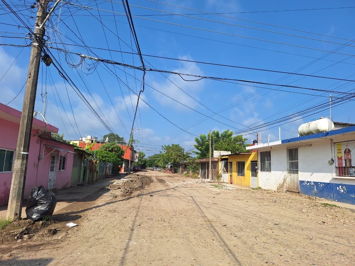 Limpieza en marcha en Poza Rica 🧹🌿

En la colonia Villa Las Flores (Sector 1) continúan los trabajos de saneamiento y varias vialidades ya permiten una mejor circulación gracias a los avances logrados en campo.

📍 Calles con avance de limpieza
• Av. de los Huertos
• Azucenas