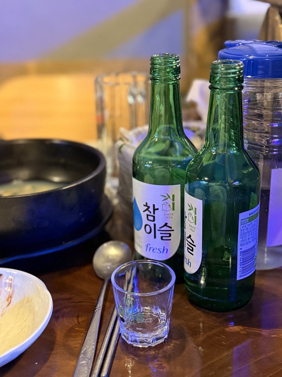 gozipeeee's tweet photo. 오늘 옛사랑에 대한 고찰을 통해서 얻은것은
결국 시간이 지나 옛사랑에 대해 말하는 늙은내 자신이었다. https://t.co/W2TteDIMgG