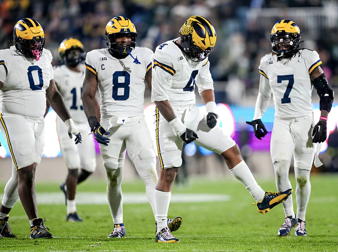 uofmcoverage's tweet image. Michigan moves up to No. 21 in this weeks College Football AP Poll 〽️