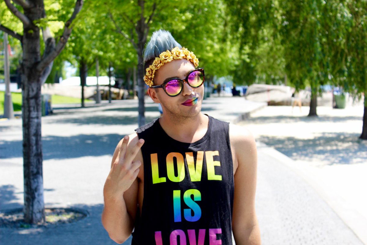 Jessehazen's tweet image. 2016 was still one of my favourite Pride summers!!! 🌈✨ The energy, the memories, the love — unforgettable! Let’s make Pride 2026 even bigger and better! 💖🎉 #PrideVibes #LoveIsLove #Pride2026 #ThrowbackVibes #PrideMemories #TorontoPride #EqualityForAll #PrideTO