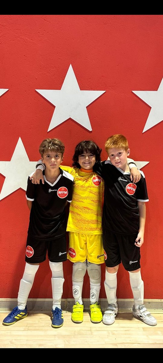 1mostolesfs's tweet image. 💙CANTERA💙
Los nuestros siguen dando de que hablar 👀
Nuestros jugadores Leo, Oliver y Alberto han participado esta tarde en un nuevo entrenamiento de la Selección Madrileña Sub-10. @RFFM_FutbolSala ⚽️
¡Enhorabuena, chicos!
#canteraazul💙