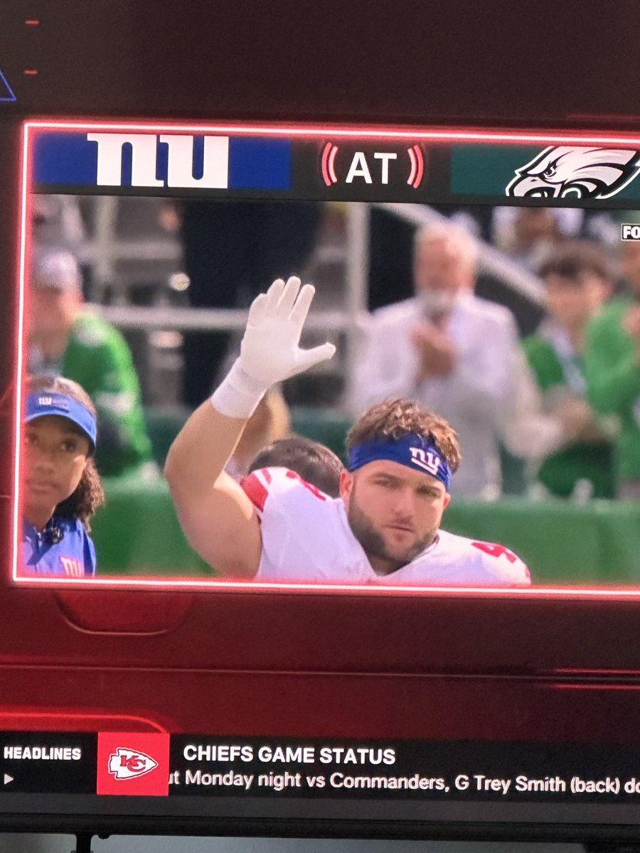 InjuryBad's tweet photo. Eagles fans booing and they didn’t show replay of injury. He’s out year-to-year, I fear. https://t.co/delpfL0QwQ