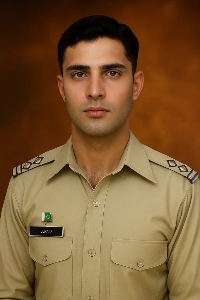 sajidusmani787's tweet image. لیفٹیننٹ سید جنید علی کاکاخیل شہید، ضلع چارسدہ کے رہائشی تھے۔ وہ پاک فوج کے 125 لانگ کورس سے تعلق رکھتے تھے اور 18 انجینئرز یونٹ میں خدمات انجام دے رہے تھے۔ صرف 21 برس کی عمر میں، 23 مارچ 2013 کو، شمالی وزیرستان کے علاقے میر علی میں دہشت گردوں کے خلاف آپریشن کے دوران آئی ای ڈی…