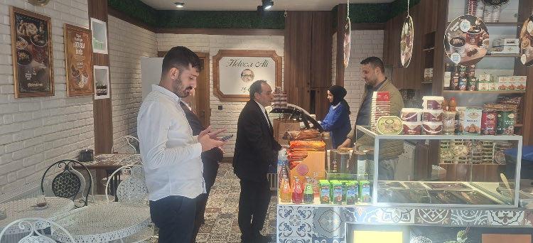 Bu gün Esenler de Esnaf Odası üyelerimiz  Sayın Mehmet SAVUL ‘un ve  Sayın Fuat ÖZDEMİR’in iki  yeni işyeri açılışına Yönetim kurulu üyelerimizle birlikte açılışına Katılım Sağladık . Rabbim işyeri sahiplerine Hayırlı işler ve Bol Bereketli Kazançlar dilerim.