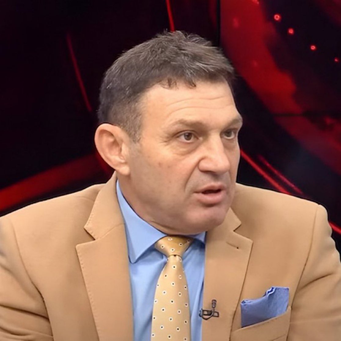 🗣️Emekli Amiral Türker Ertürk:

“Ana dili kürtçe olan, Bingöl-Yayladereli çok yakın bir dostum aşağıdaki mesajı bu sabah bana gönderdi. Takdirlerinize sunulur. 

Doğuda başı sıkışan, kendini güvende hissetmeyen bir kürt; neden kuzey Irak'a, Erbil'e göç etmez? Eğitim kürtçe, resmi