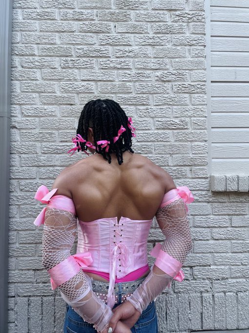 reallest_'s tweet image. Joules Kounde Vs Madrid.
90 minutes played
0 Chances created 
1 Big chance missed 
1/5 aerial duels won
4 times dribbled past 

High fashion 💫