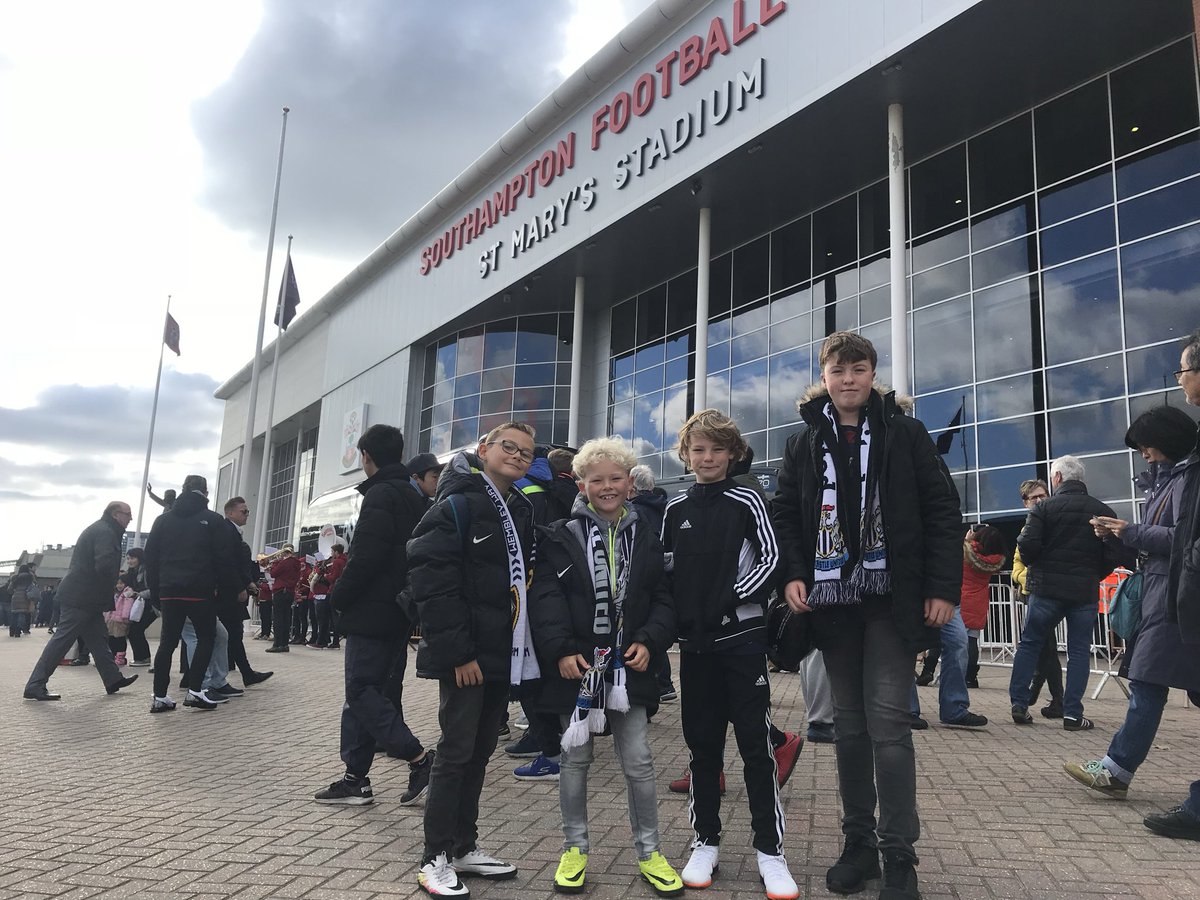 Almost 120 years of lived life from Aldershot in this picture. Paul and Harry, Aldershot Mags making a 600 mile journey for <a href="/NUFC/">Newcastle United</a>  to enjoy a win at home to <a href="/FulhamFC/">Fulham Football Club</a> 

<a href="/SouthernMag/">Southern Mag 🔺️</a> <a href="/NUFC360/">NUFC360</a> <a href="/nufctrust/">Newcastle United Supporters Trust</a> #friendsforlife