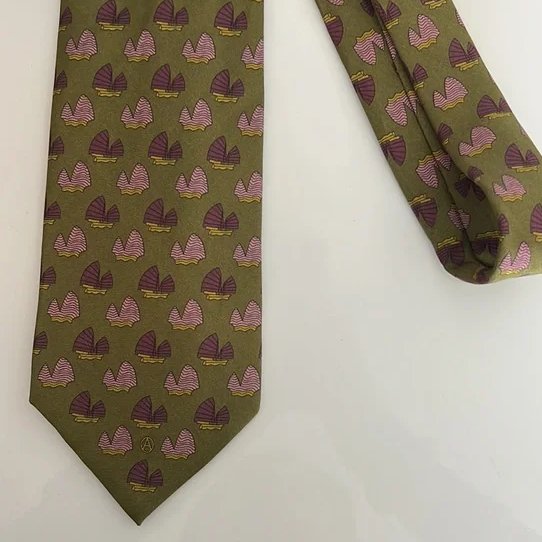 weebearporridge's tweet photo. Neckties for goyim that did not attend boarding school #bensilver #arnys #charvet #sulka https://t.co/1NHqC9xfB9