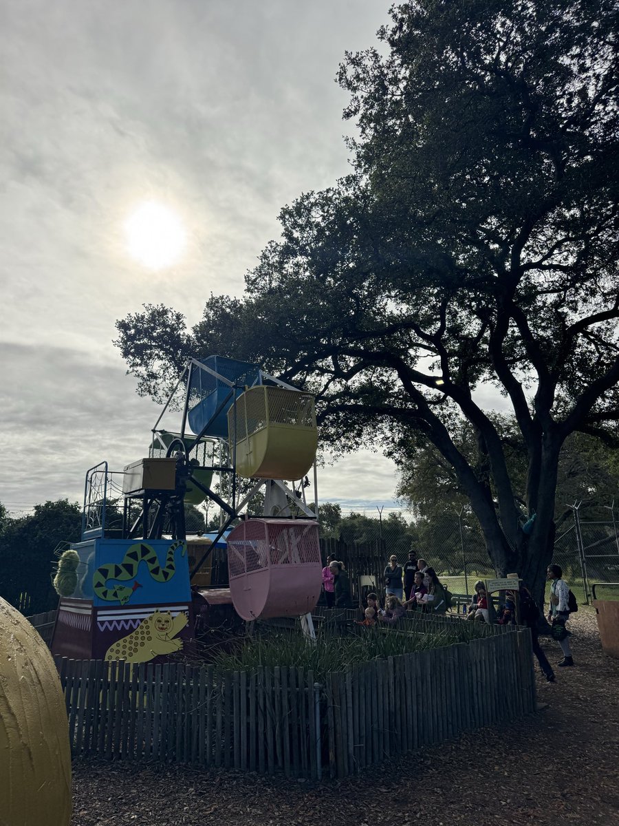 batterupsf's tweet photo. Batter Up Truck is at Children’s Fairyland today for their Halloween Jam. Bring your family for a fun filled day at the best theme park for toddlers! 🎃 🏰 🌭 
.
.
.
.
.
#batterupsf #batteruptruck #corndog #foodtruck #halloween #trickortreat #oakland #childrensplayground #sunday https://t.co/GJQjstYAcM